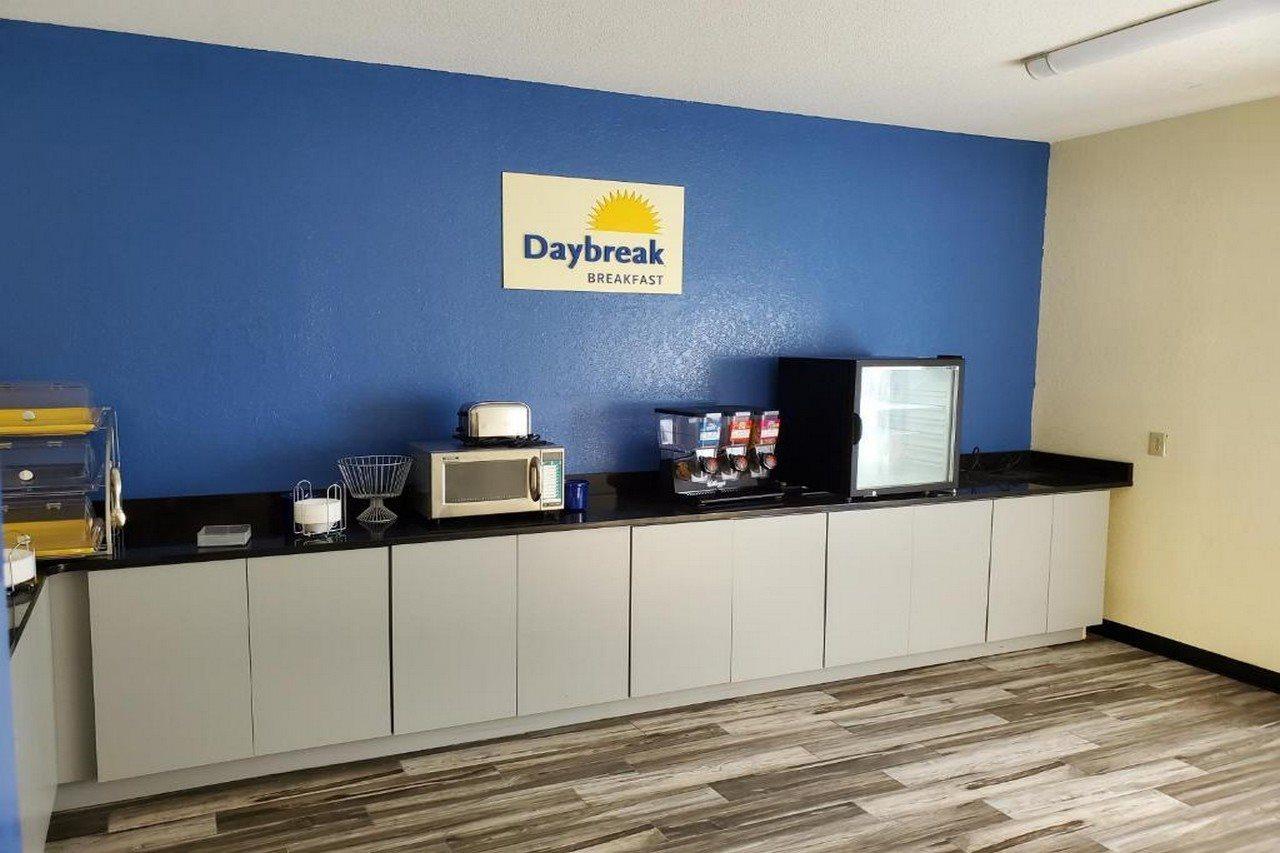 Days Inn By Wyndham Macon I-75 North Экстерьер фото