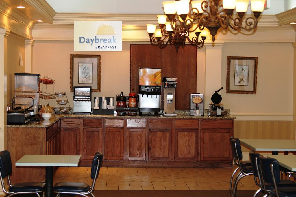 Days Inn By Wyndham Macon I-75 North Экстерьер фото