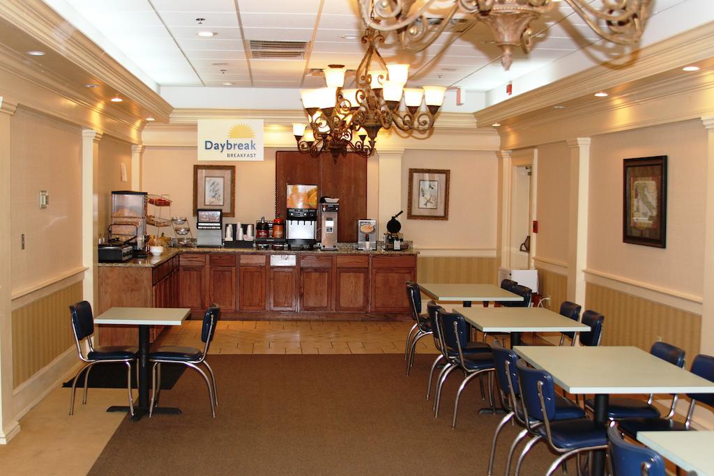Days Inn By Wyndham Macon I-75 North Экстерьер фото